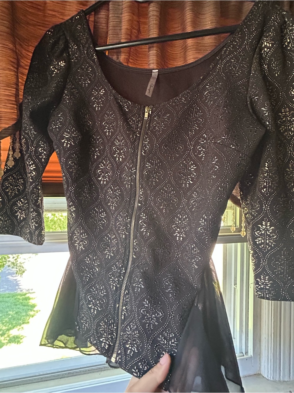Beautiful blouse - Picture 7 of 7